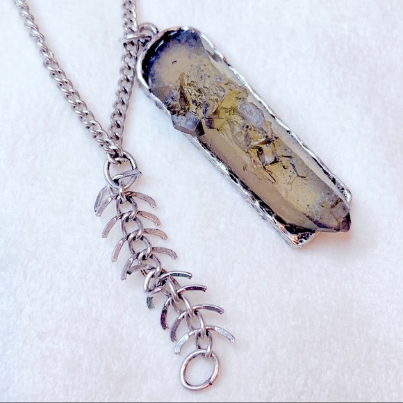 Unisex Resin Tough Stone Alloy Centipede Pendant Necklace - Picture 6 of 9